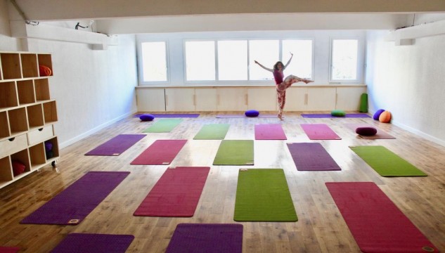 Grande Salle de Yoga de 70m2 à deux pas du métro Les Lilas (93)